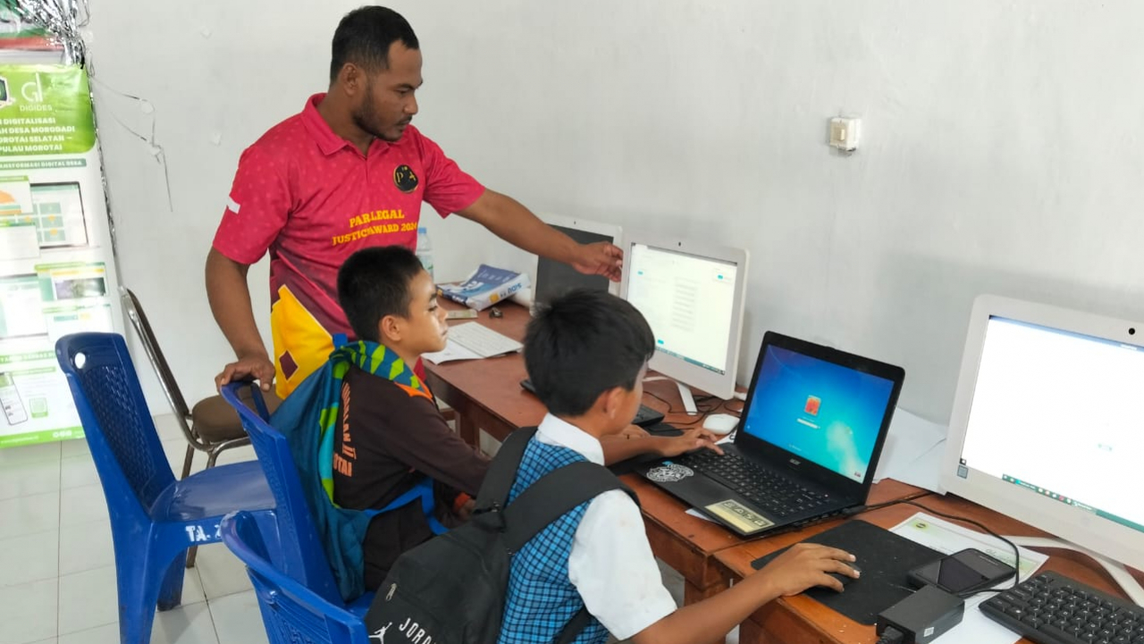 Kepala Desa Merangkap Guru: Inspirasi Pendidikan di Desa Morodadi