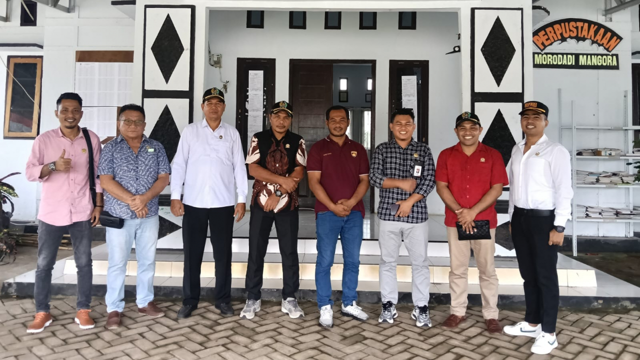DPRD KABUPATEN PULAU MOROTAI SINGGAHI PERPUSTAKAAN MORODADI MANGORA SAAT KUNJUNGAN KERJA