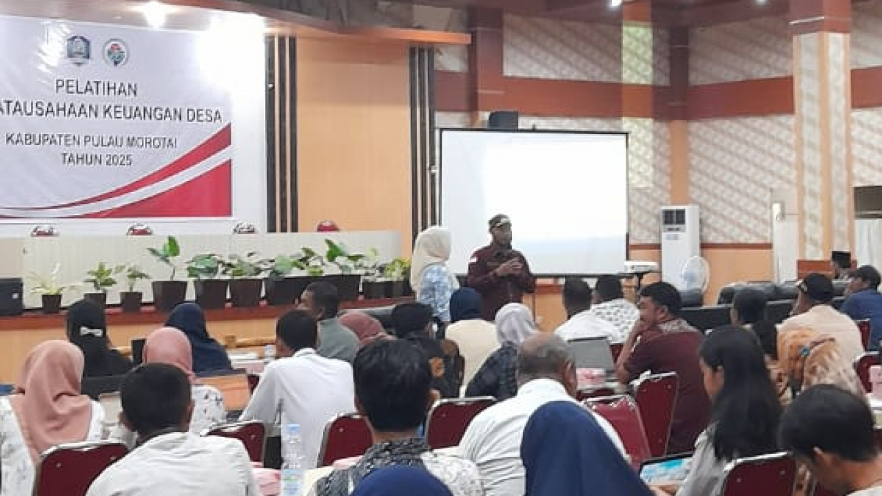 KADES DAN PENGURUS PERPUSTAKAAN MENGHADIRI PELATIHAN PENATAUSAHAAN KEUANGAN DESA