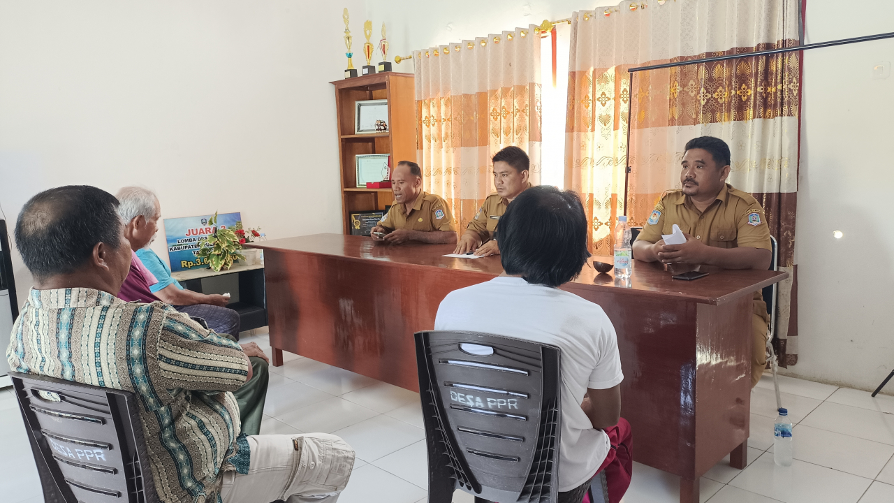 MEDIASI WARGA RT 04/RW 02 TERKAIT SENGKETA BATAS TANAH PEKARANGAN RUMAH