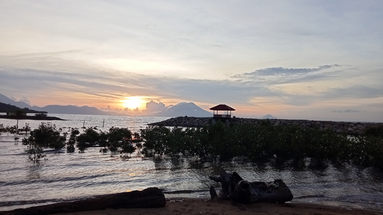 Pantai Mongtora 02