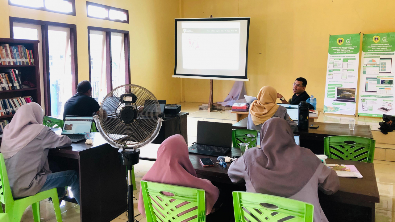 Peningkatan Kapasitas Perangkat Desa Ampera Melalui Pelatihan Layanan Digital
