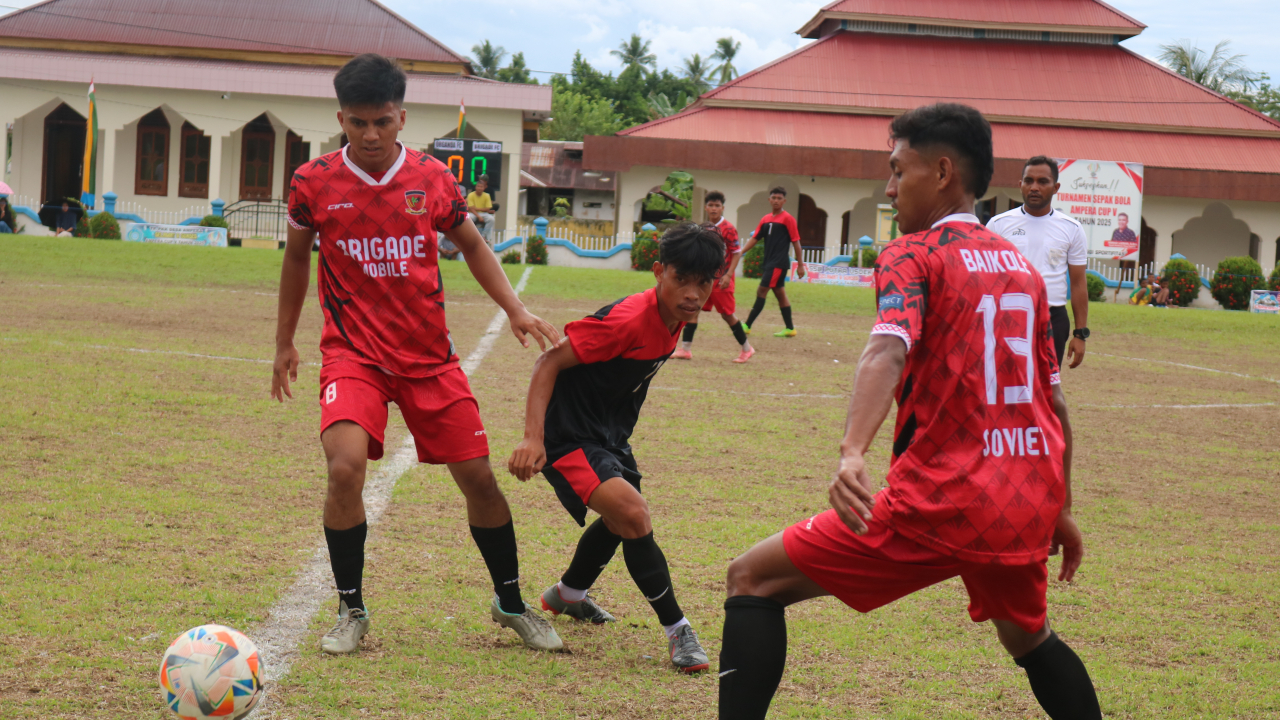 Turnamen Sepak Bola Pemuda Desa Ampera Meriahkan Awal Tahun 2025