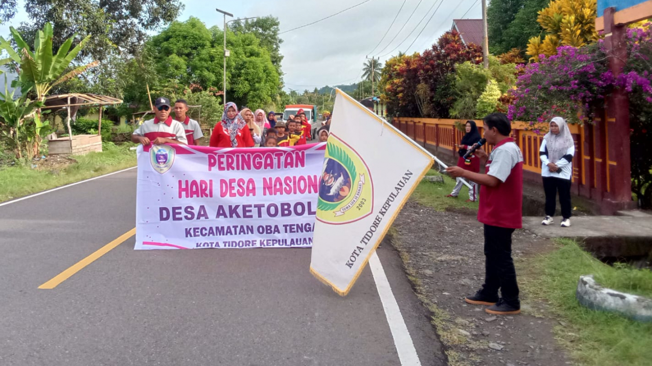 Rayakan Hari Desa, Warga Aketobololo Gelar Jalan Sehat
