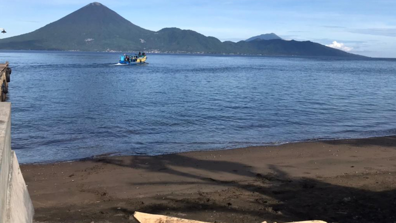 Dermaga Bobara ( Pantai Dusun Paceda )
