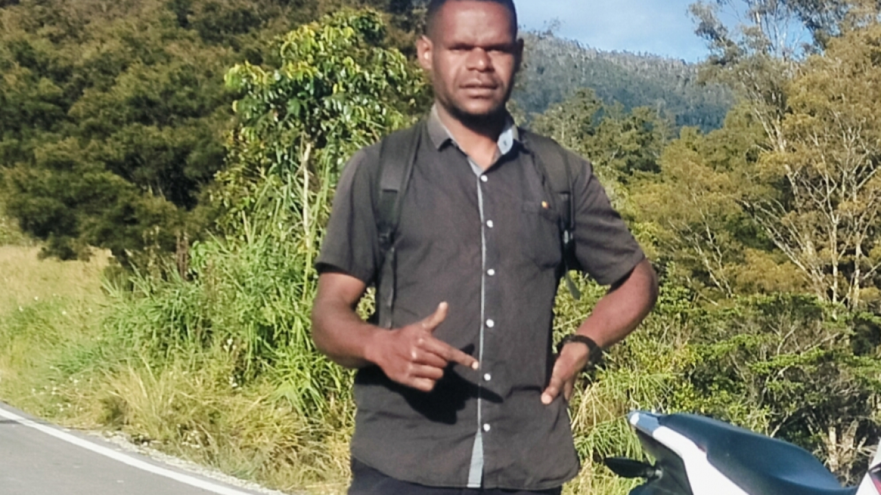 LEMBAH SENYUM