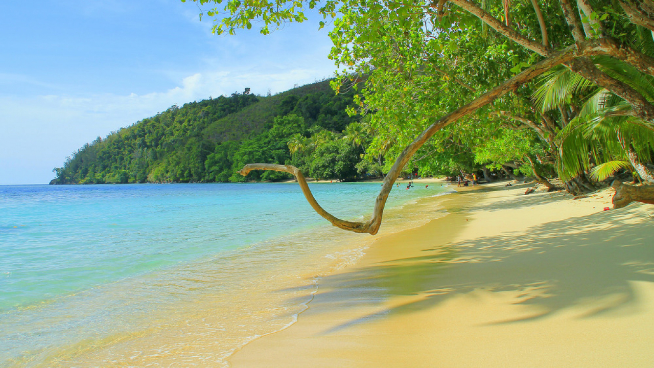 Pantai di Pulau Papua dengan Pemandangan Terindah