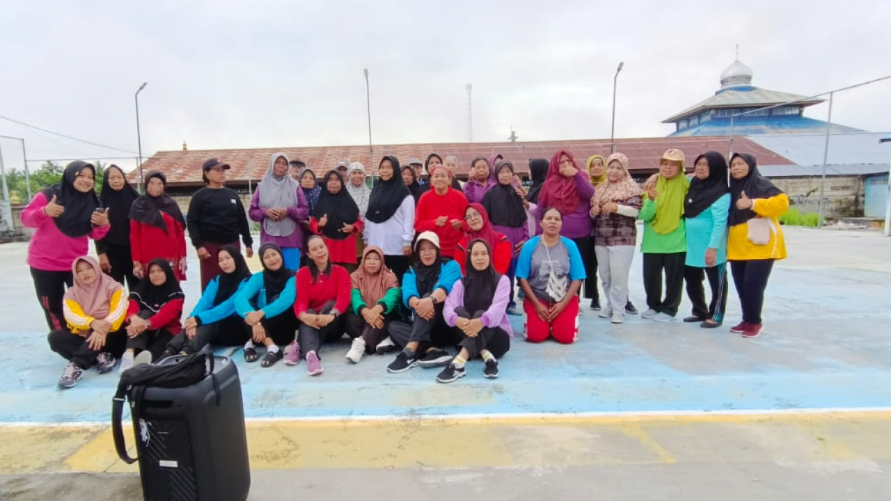 Senam Rutin untuk Lansia di Kampung Arsopura