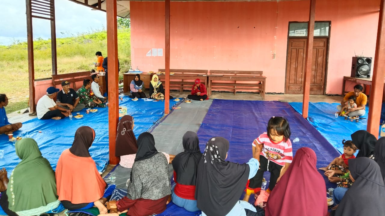 BLAK BLAKAN, REMBUK KAMPUNG MENJADI MEDIA KOMUNIKASI PEMERINTAH KAMPUNG DENGAN WARGA