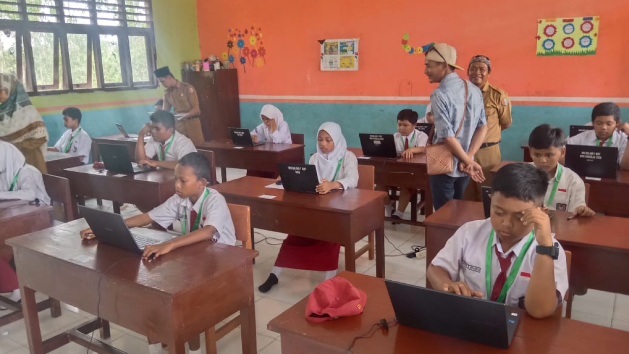 Pertama Action, Bantuan Koneksi Internet untuk SD INSAB dalam Penyelanggaraan Ujian Nasional