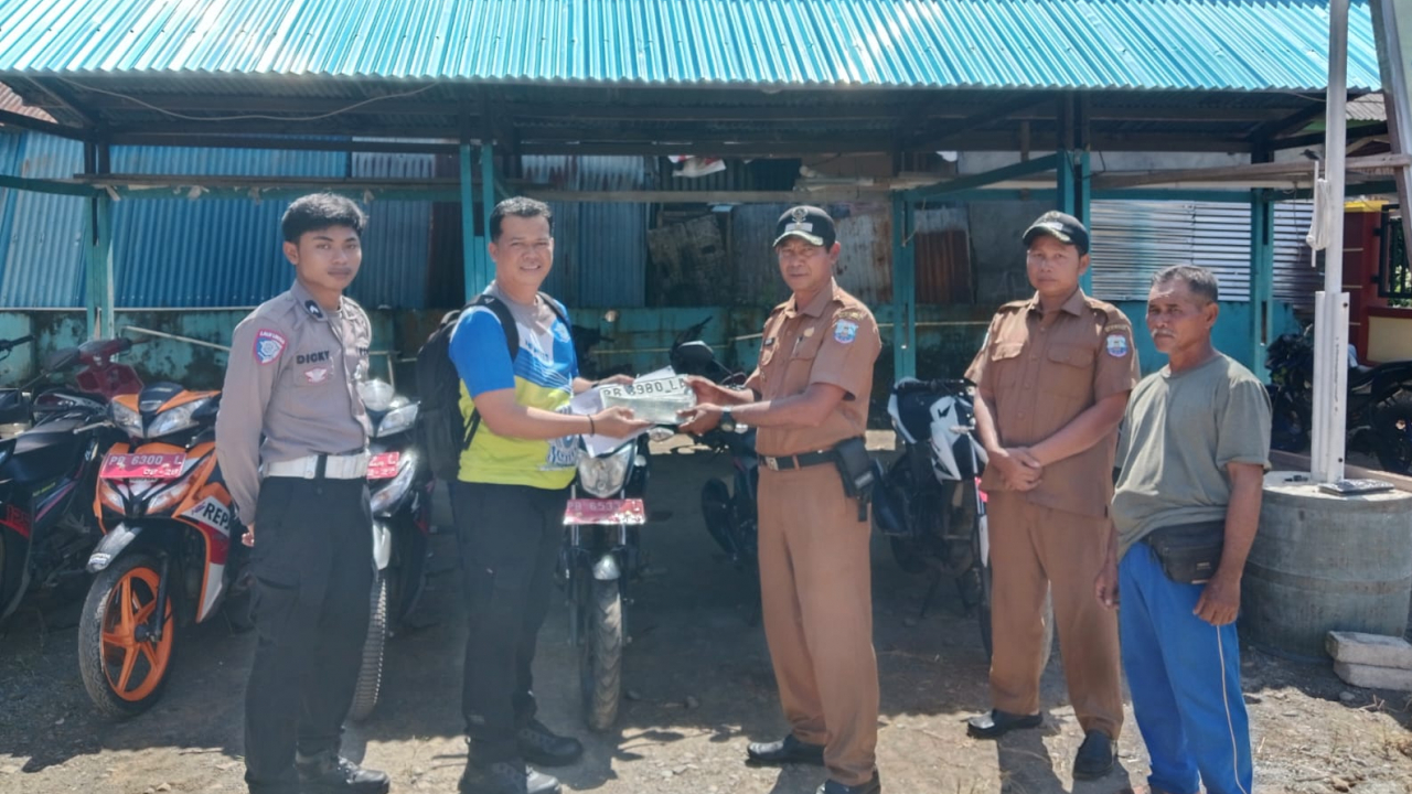 Penyerahan Surat Kendaraan Operasional Desa