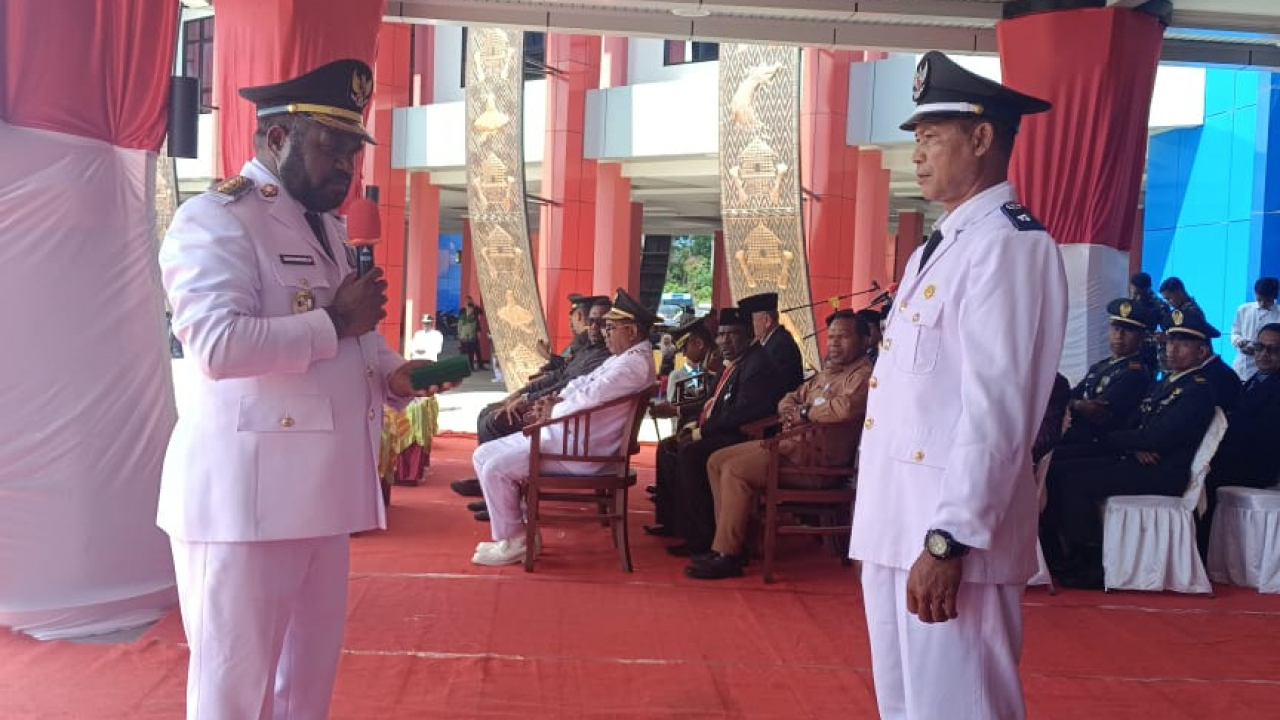 Sidomulyo Ukir Prestasi, Bupati Manokwari Selatan Sematkan Lencana Desa Mandiri dari Kemendes Pembangunan Daerah Tertinggal, dan Transmigrasi