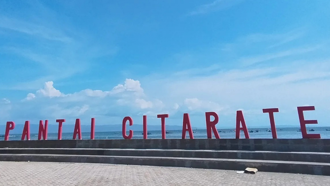 Menikmati Keindahan Tersembunyi: Liburan Akhir Tahun di Pantai Desa Demo