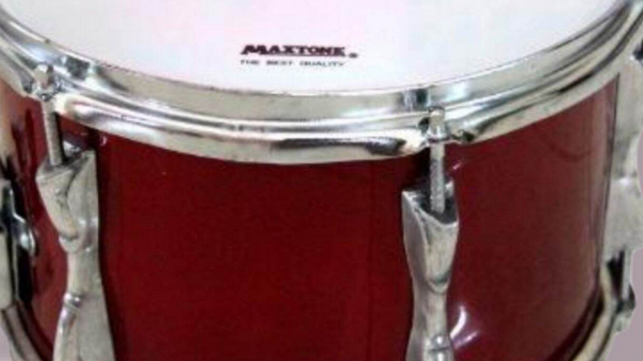 Pemerintah Desa Kaliaren Berikan Bantuan Alat Drumband untuk SDN dan MI PUI Kaliaren